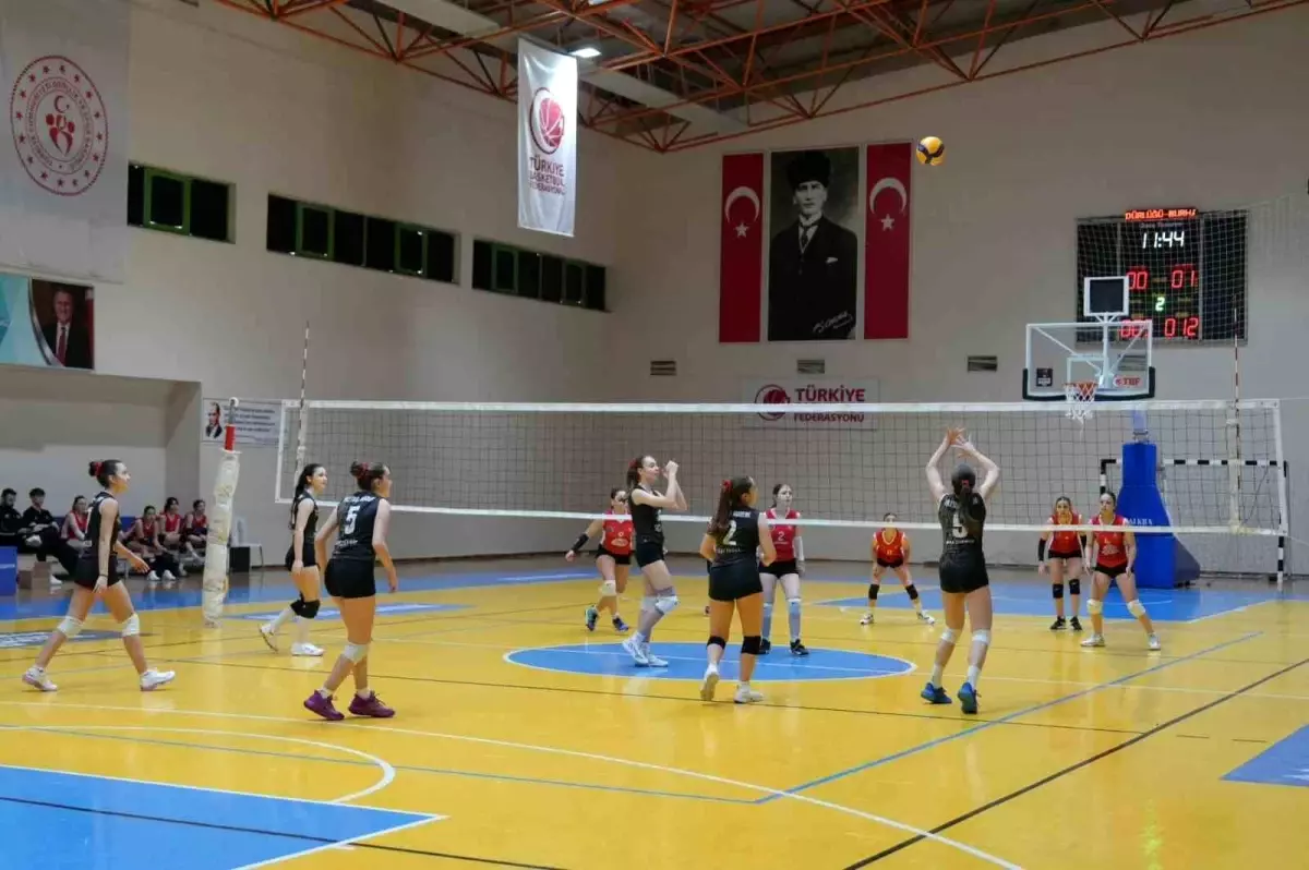 Burhaniye’de voleybol turnuvası açılış töreni