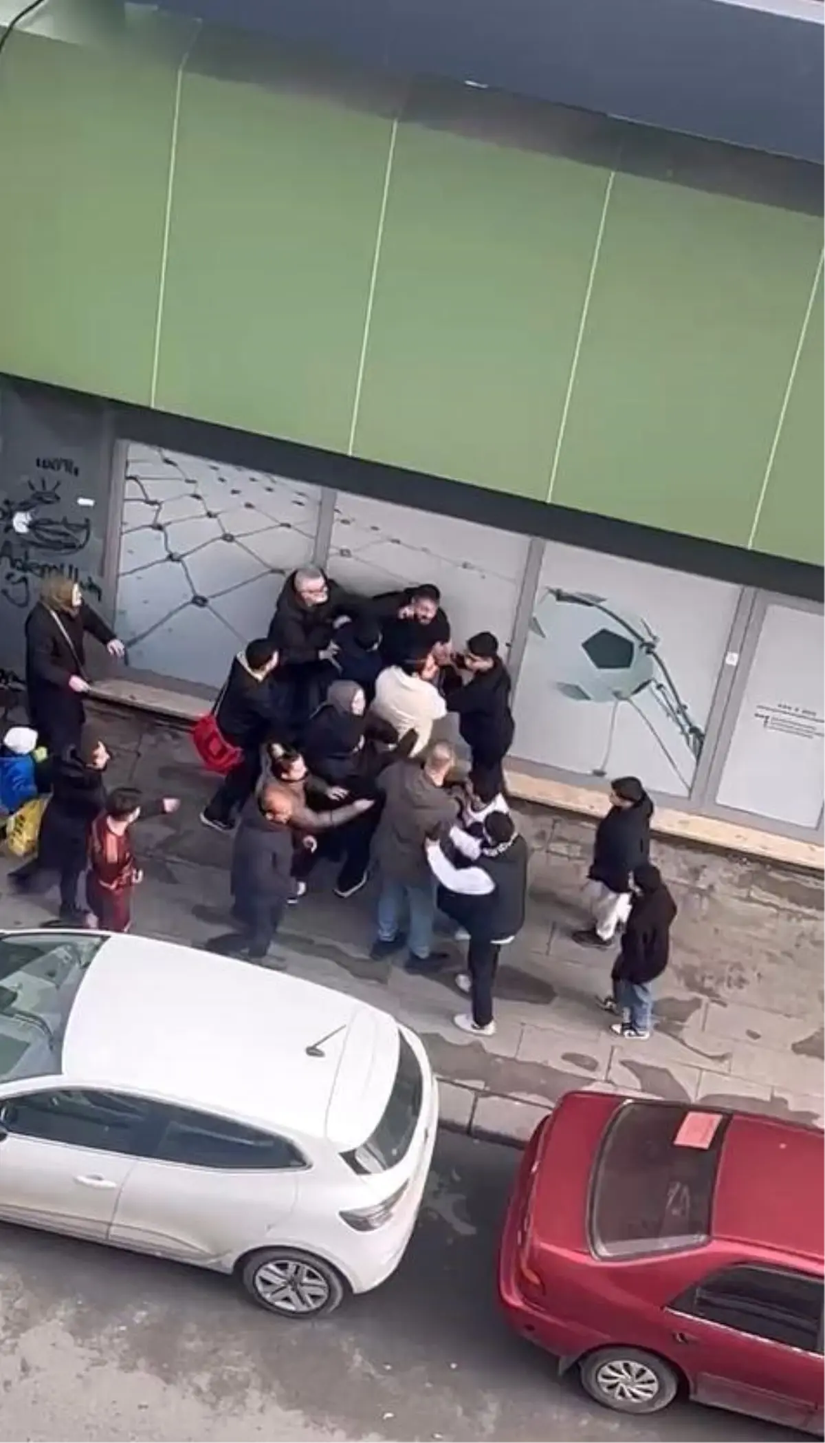 U15 maçında çıkan kavgaya tanık olan izleyiciler