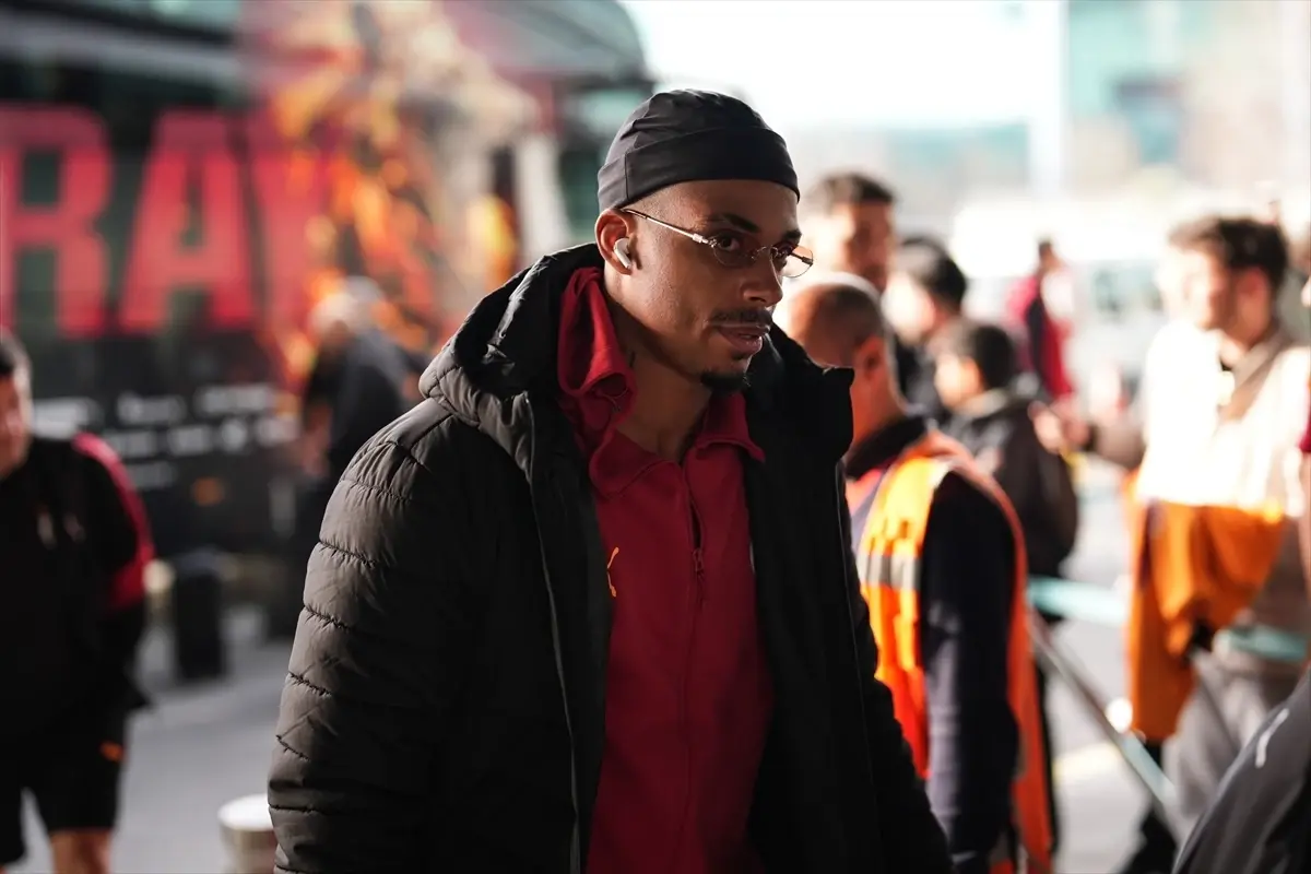 Galatasaray ekibi Manchester City maçı için uçakta