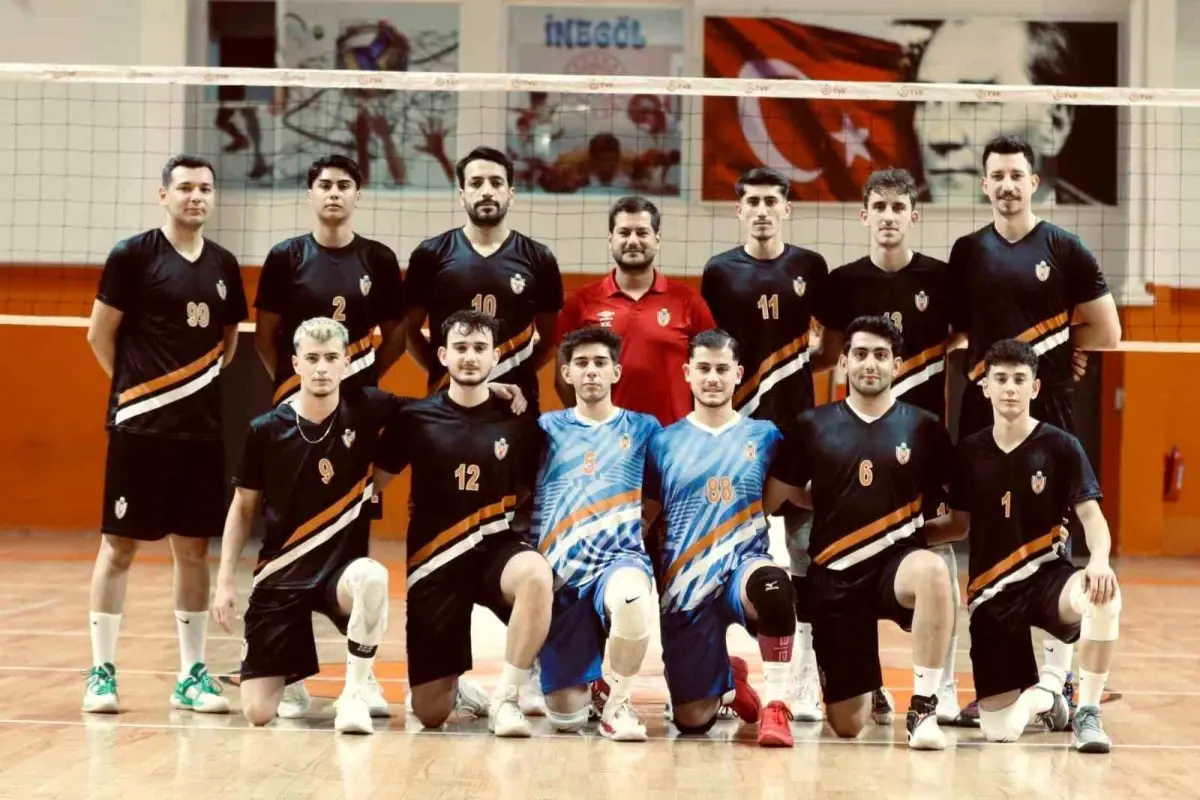 İnegöl Belediyespor voleybol takımı takım fotoğrafı