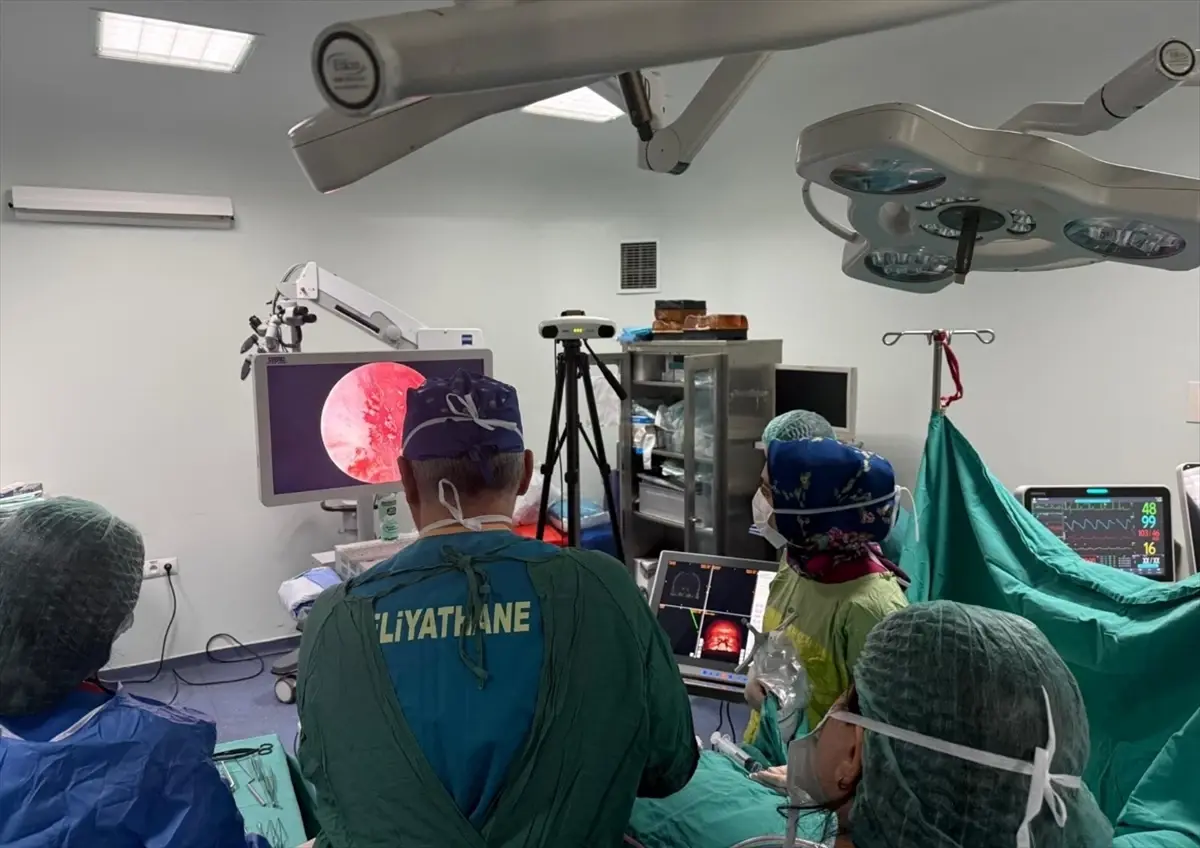 Karabük’te Burun Yoluyla İlk Kesisiz Hipofiz Tümörü Ameliyatı Gerçekleşti