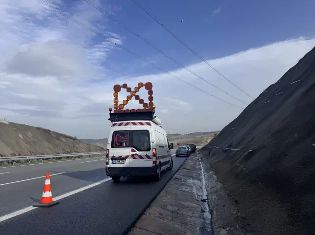 Polis ekipleri olay yerinde inceleme yapıyor