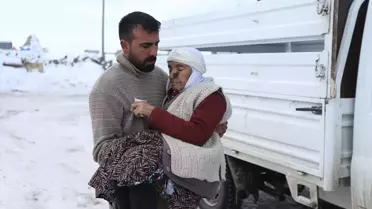 Torunuyla Paylaştığı Şefkat Anı: Babaannesi Kucağında Taşıyan Gökhan Yıldız