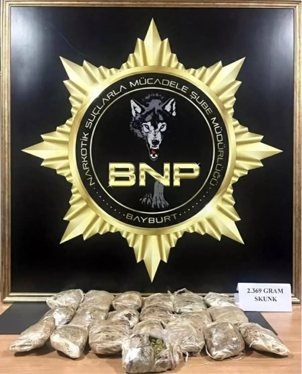 Bayburt'ta 2,3 kg Skunk Madde Ele Geçirildi: Operasyon Detayları