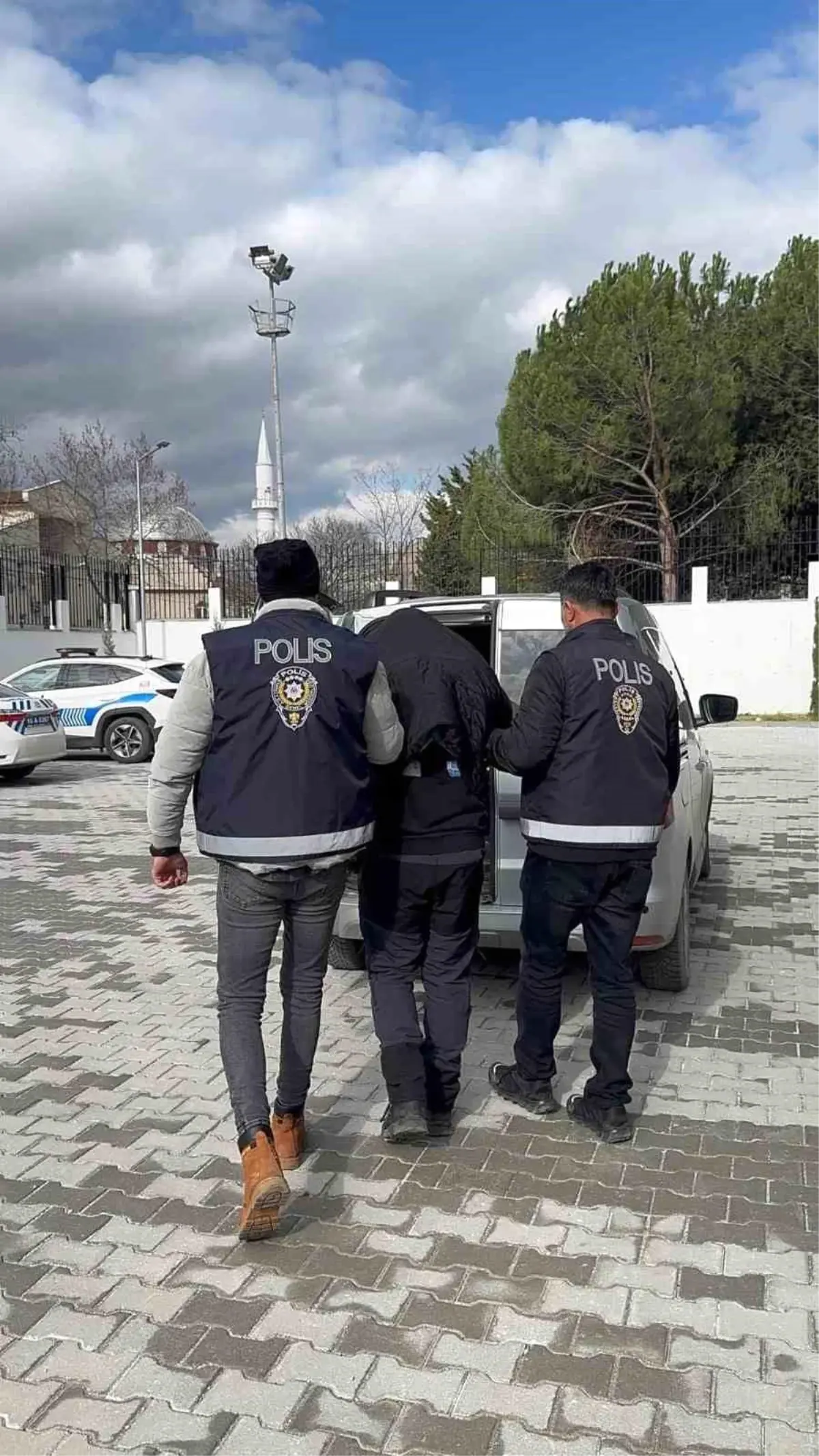 Orhangazi’de Trafik Tabelalarına Uyuşturucu Bırakan Tacir Gözaltına Alındı