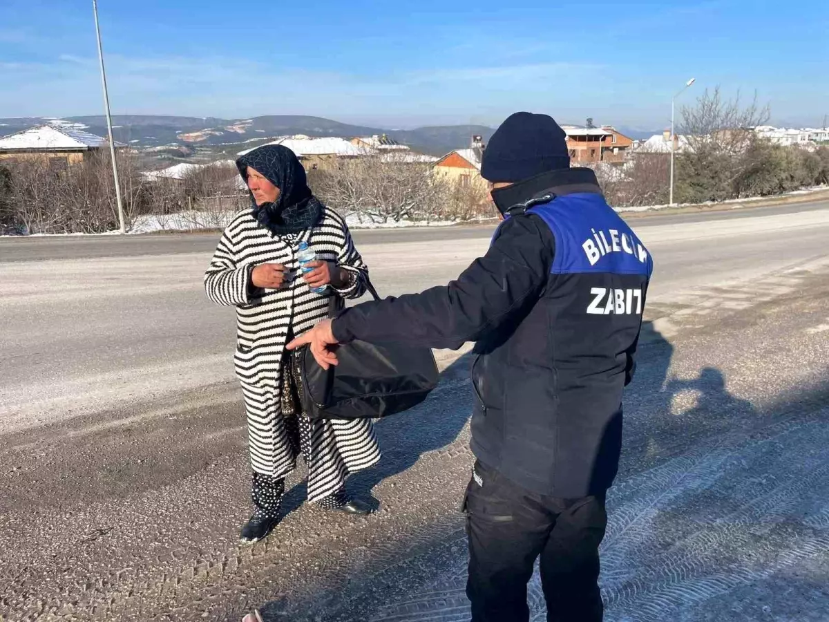 Bilecik’te Dilenci Kadın, Zabıtaların Takibinde Erkekler Tuvaletine Saklandı ve Ceza Aldı