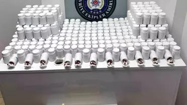 İzmir Buca’da Büyük Uyuşturucu Operasyonu: 17 Bin Sentetik Hap ve Ruhsatsız Tüfek Ele Geçirildi