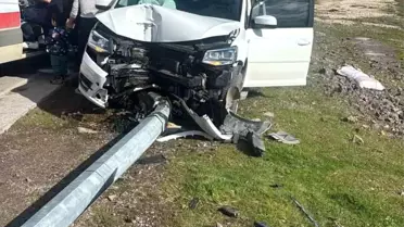 Körfez'de Şok Kaza: Elektrik Direğine Çarpan Otomobil Sürücüsü Ağır Yaralı