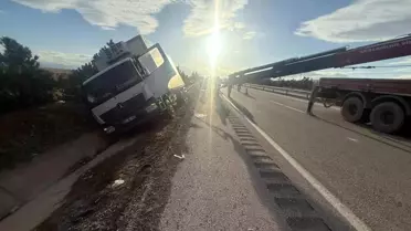 Kaza sonrası kamyonun yan yattığı fotoğraf