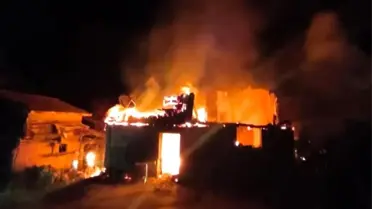 Yangın sonrası yıkılan evin iç görüntüsü