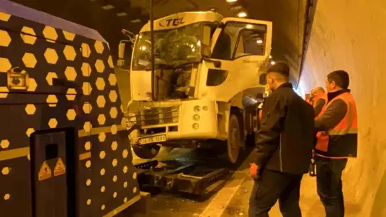 Kocaeli TEM Otoyolu'nda Zincirleme Trafik Kazası: 1 Yaralı