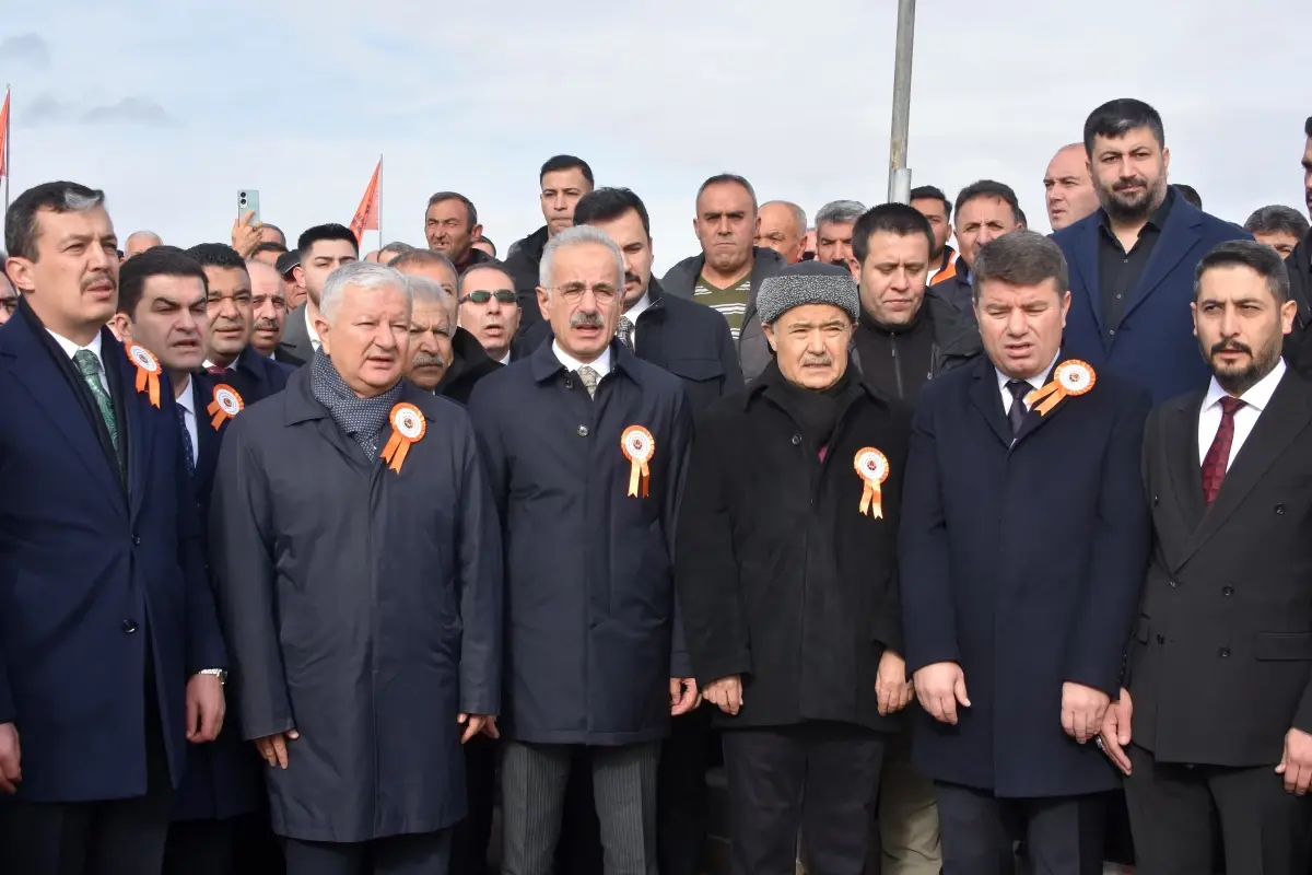 Ulaştırma Bakanı Uraloğlu, 30 bin kilometrelik bölünmüş yol ağını duyurdu