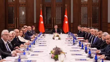 Türkiye'nin Doğurganlık Oranındaki Düşüş: Acil Politikalar ve Ekonomik Etkileri