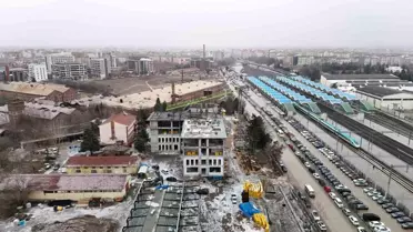 Kule vinçte yüksekten taşıma işlemi