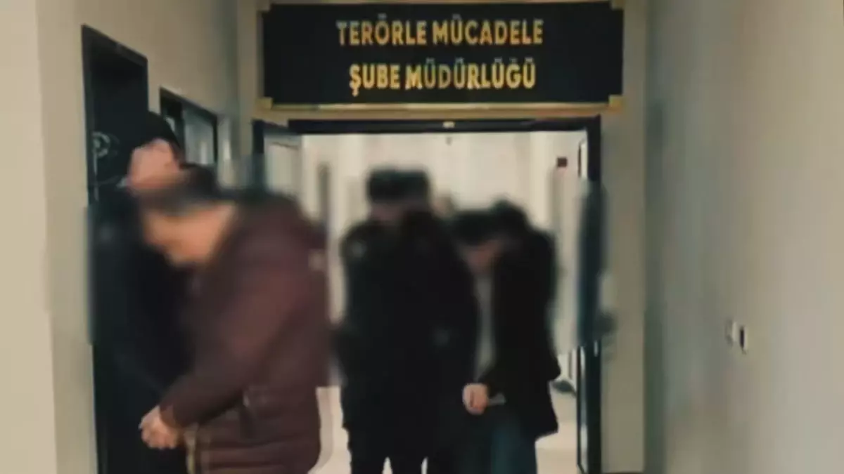 Operasyon kapsamında tutuklanan şüphelilerin fotoğrafı