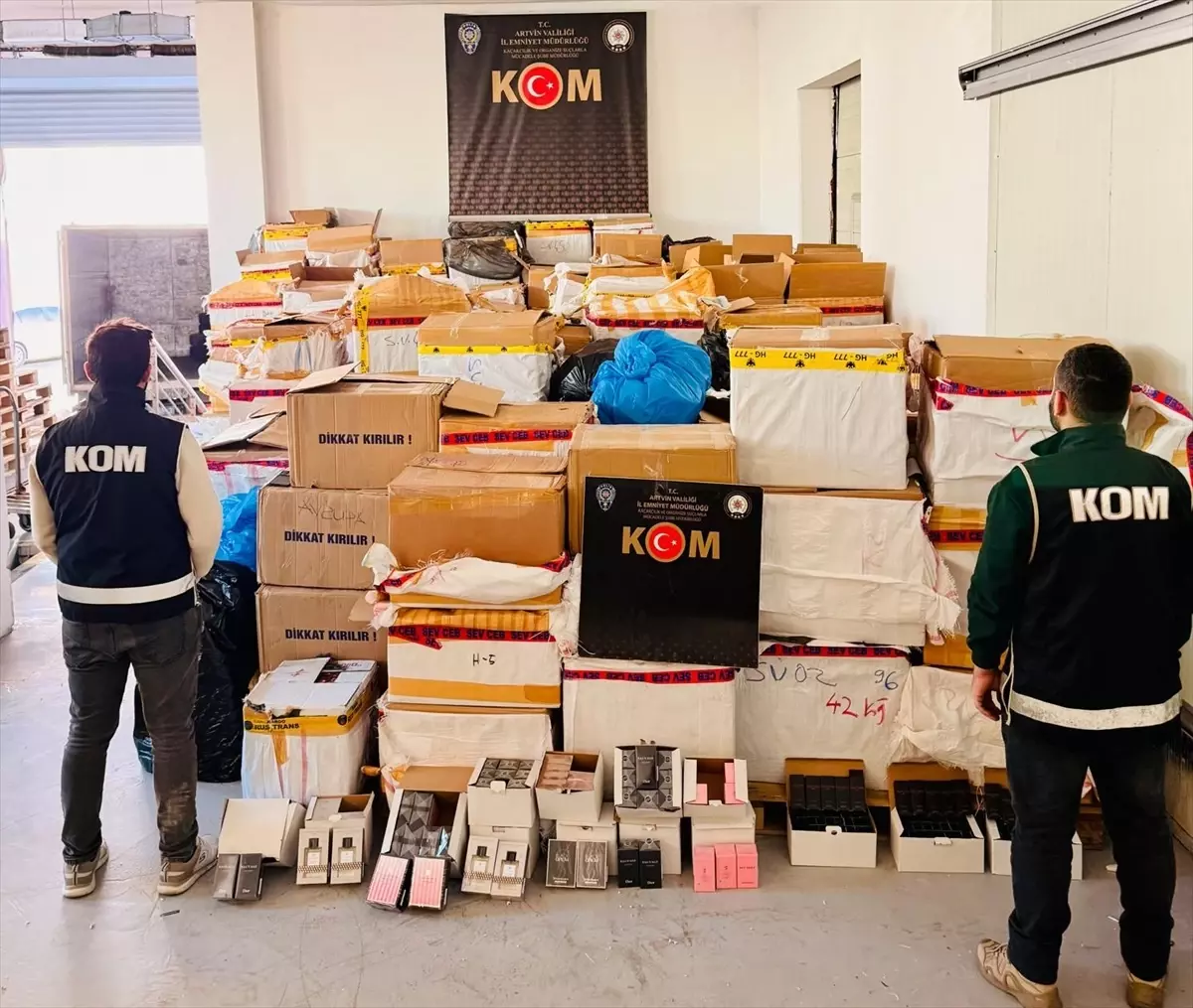 Hopa’da kaçak ürünler ele geçirildi