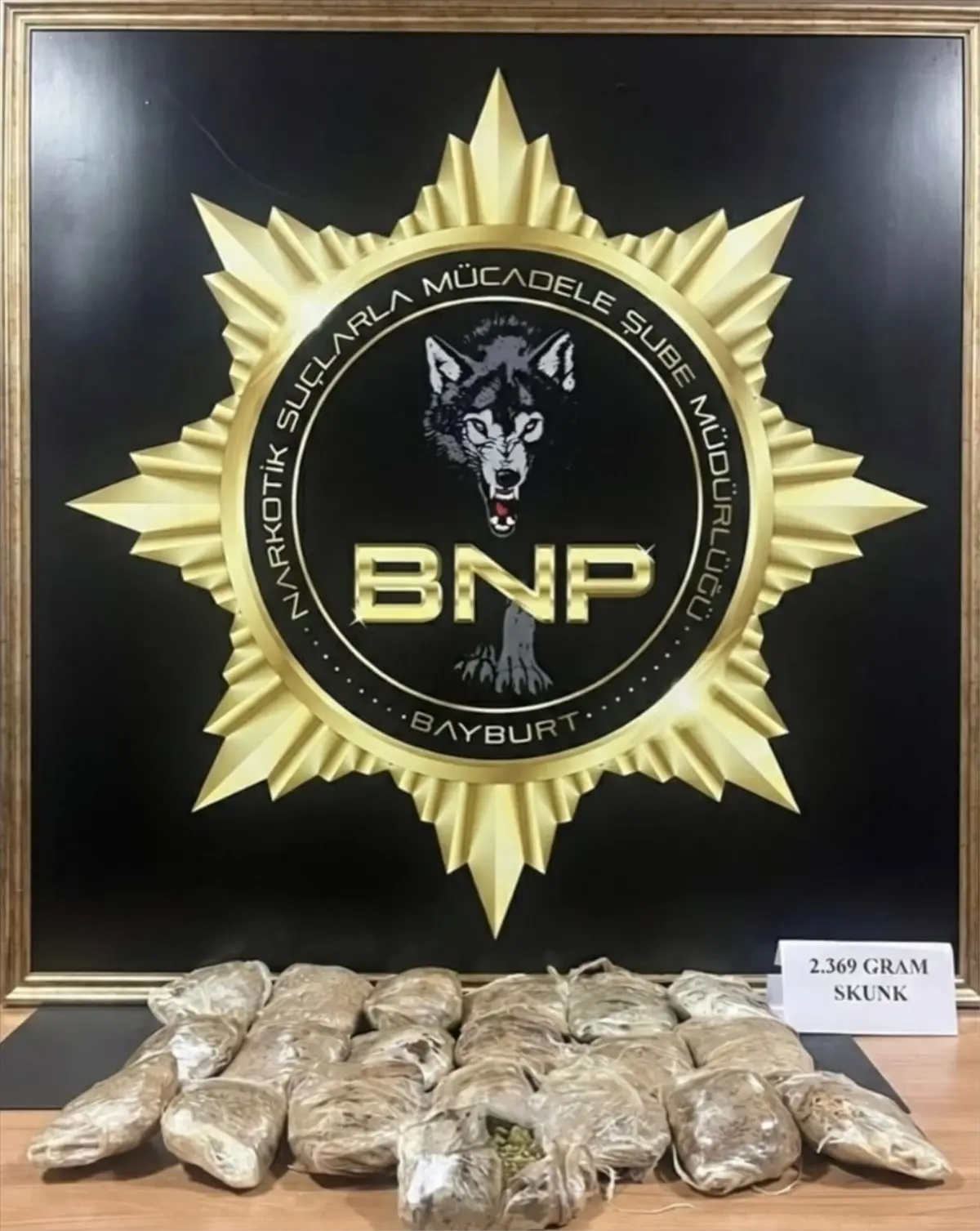 Bayburt’ta 2.3 Kilogram Sentetik Uyuşturucu Operasyonu ve Tutuklama