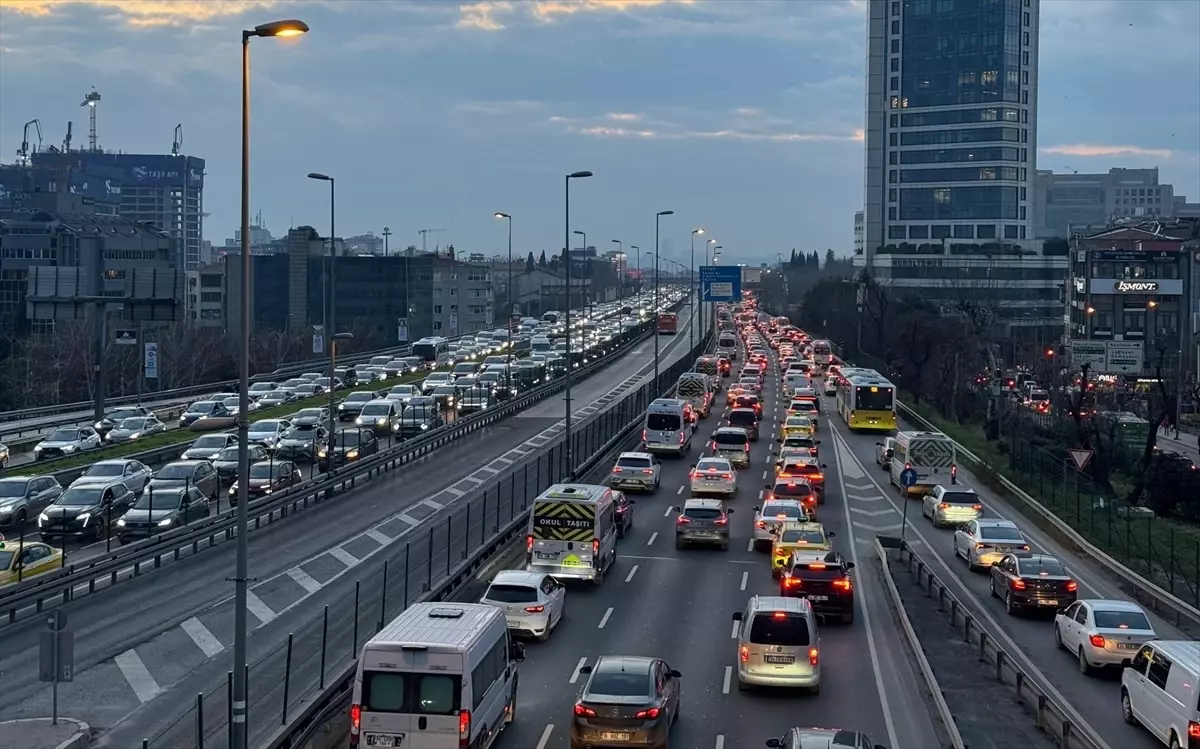 İstanbul akşam trafiği yoğunluğu