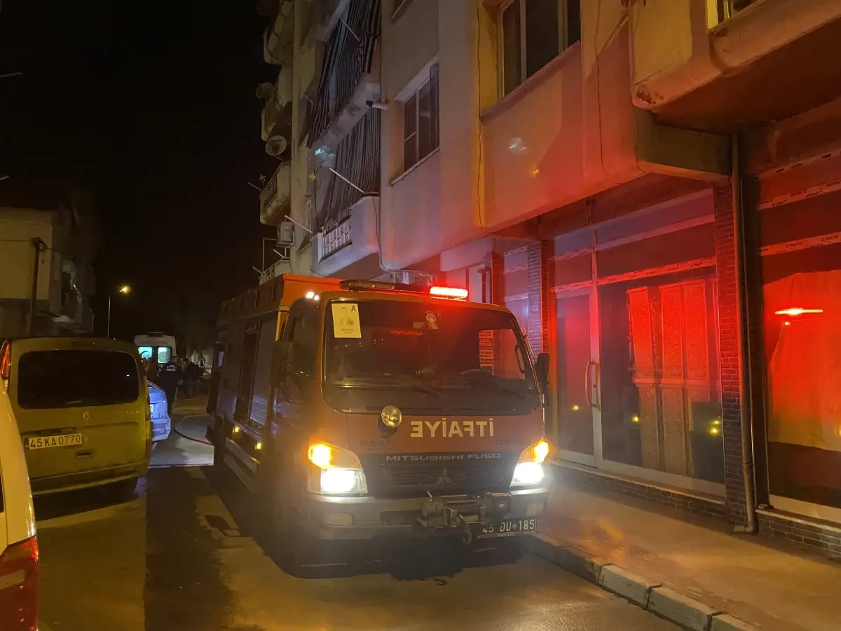 Alaşehir'de balkon yangını sonrası görüntü