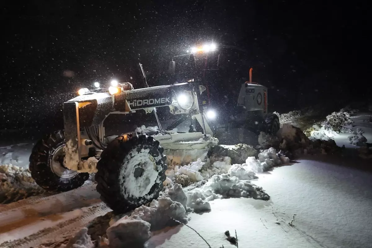 Muğla’da Kar Yağışı Nedeniyle Kapanan Yollar Belediye Ekipleriyle Açıldı