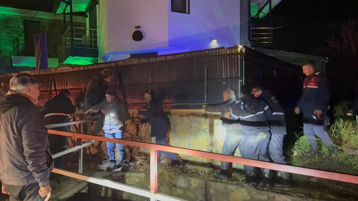 Datça’da sel felaketi sonrası kurtarılan kişi