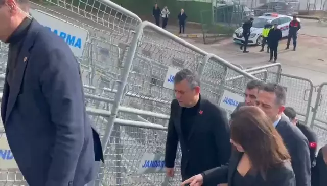 Duruşma salonunda savunma avukatları