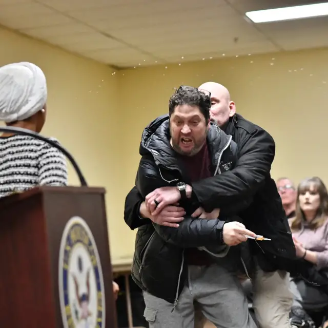 Saldırıyı gören kalabalık