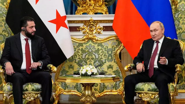 Kremlin'de yapılan resmi görüşme