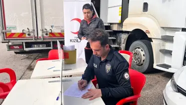 Adana'da Polisler Türk Kızılayı'na Destek Oluyor: Kan Bağışı Kampanyası