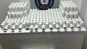 İzmir Buca’da 17 Bin Sentetik Hap ve Ruhsatsız Tüfek Ele Geçirildi