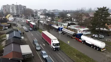 Sürücülerin AB bayraklarıyla gösterisi