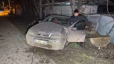 İnegöl'de Araç Ağaca Çarptı: 4 Yaralı