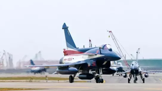 J-10 akrobasi uçuşu