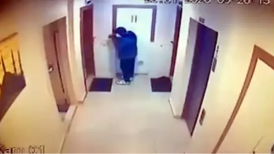 Kamera kaydında çalan kişi