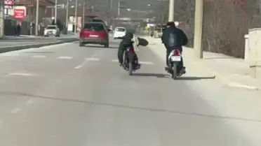 Motosikletin ana fotoğrafı, sürücü yüzüstü