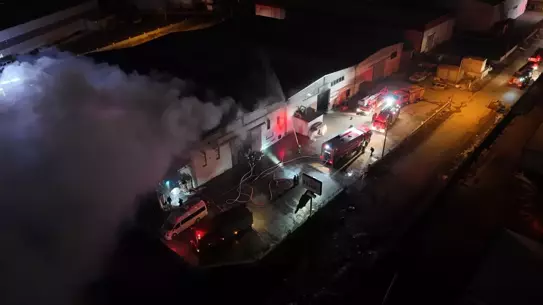 Kayseri Melikgazi'de Mobilya Fabrikasında Çıkan Yangın Kontrol Altına Alındı