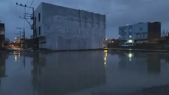 Kızıltepe'de Şiddetli Sağanak Sel Sokakları Göle Dönüştürdü