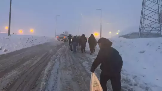 Yüksekova’da Şiddetli Kar ve Tipi Fırtınası Trafiği Felç Etti
