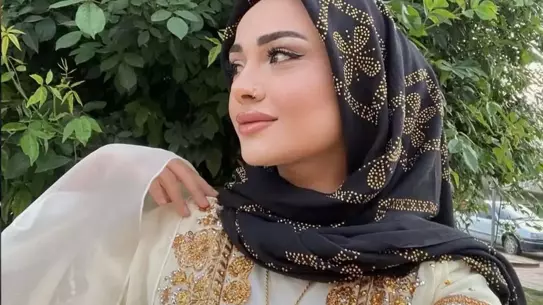 Pınar Cilit’in Açıklaması: Başörtüsü Sahneden Çıktı, Sosyal Medyada Gündem Oldu