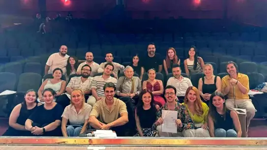 97 Yaşındaki Usta: Haldun Dormen'in "Hisseli Harikalar Kumpanyası" Ödül Yağmuruna Tutuldu