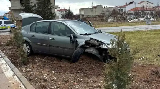 Afyonkarahisar'da Şanslı Kaza: İki Araç Çarpıştı, Yaralı Yok