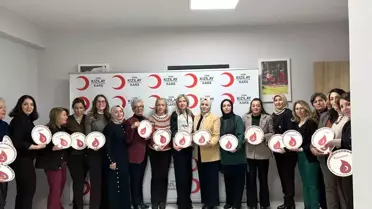 Etkinlikte boyanan çiniler