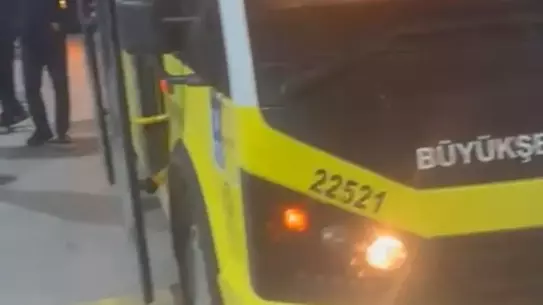 Bursa’da Otobüs Şoförü Kalp Krizi Geçiren Yolcuyu Acilen Hastaneye Kaptı