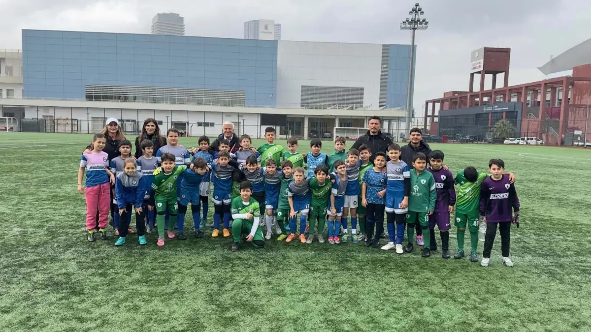 İzmir’de 9-10 Yaş Grubu Çocuk Futbol Turnuvası Coşkuyla Başladı