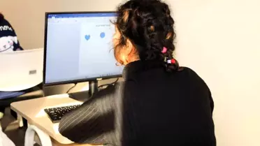 Atölye sınıfında bilgisayar eğitimi