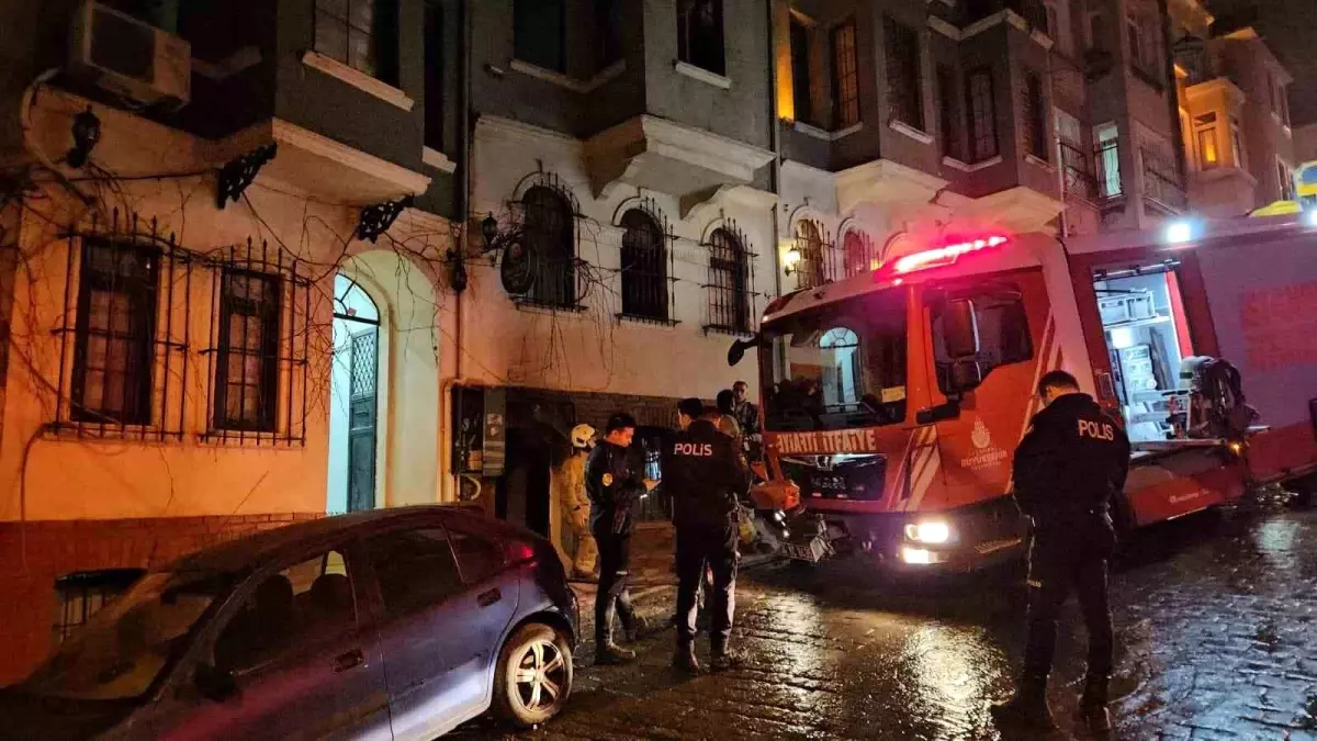 Beyoğlu otelinde yangın