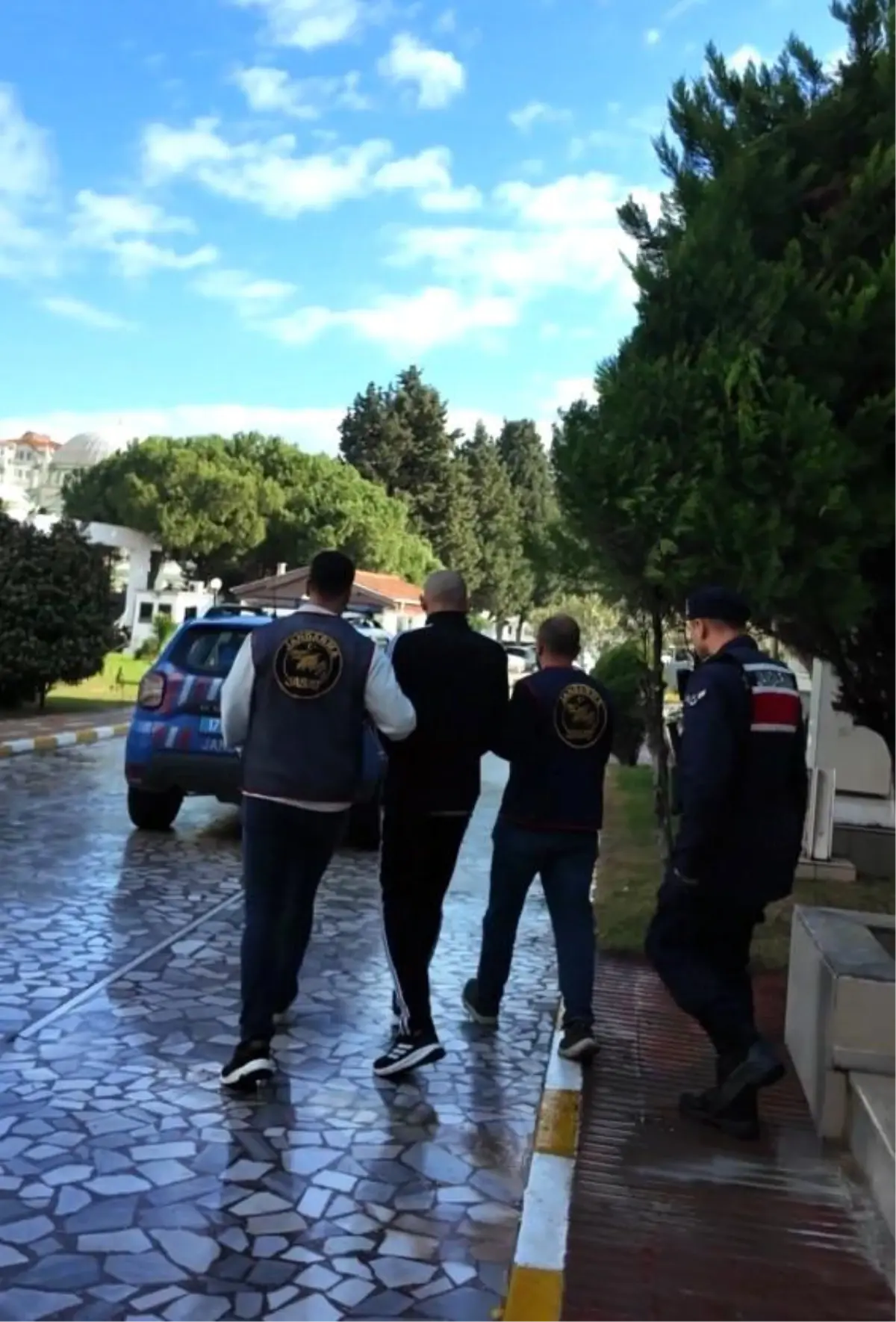 Çanakkale’de 15 Yıllık Hapis Cezalı Aranan Şahıs Jandarmanın Hızlı Operasyonu Sonucu Yakalandı