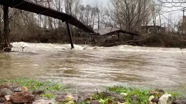 Ayvacık’ta Şiddetli Sağanak Sel Uyarıyor: Yollar Kapatıldı, Çay ve Dere Taştı