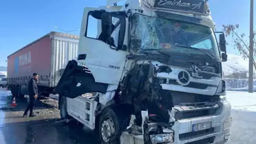 Bitlis-Tatvan Karayolunda İki Tır Çarpıştı: Maddi Zarar ve Trafik Kesintisi