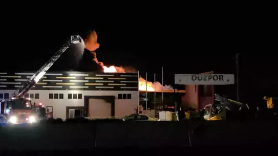 Düzce'de Strafor Üretim Fabrikasında Korkutan Yangın